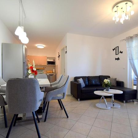 Apartment Lucy Malinska Extérieur photo