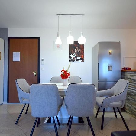 Apartment Lucy Malinska Extérieur photo