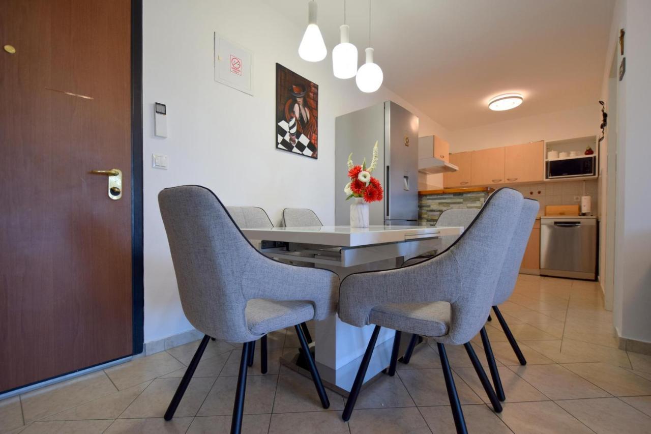 Apartment Lucy Malinska Extérieur photo