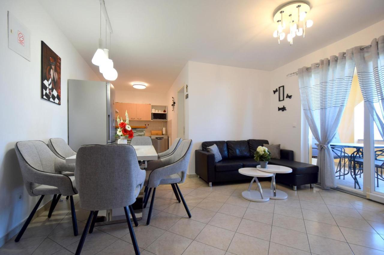 Apartment Lucy Malinska Extérieur photo