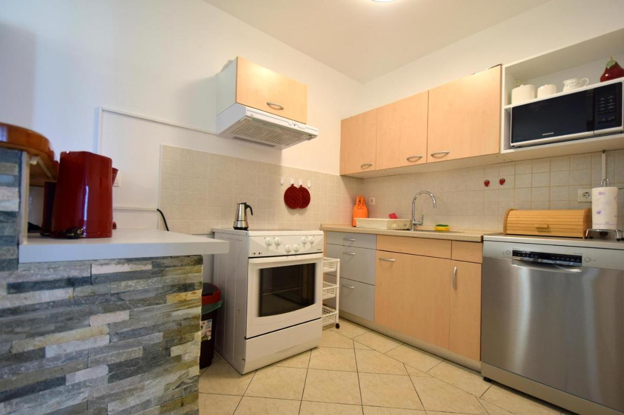 Apartment Lucy Malinska Extérieur photo