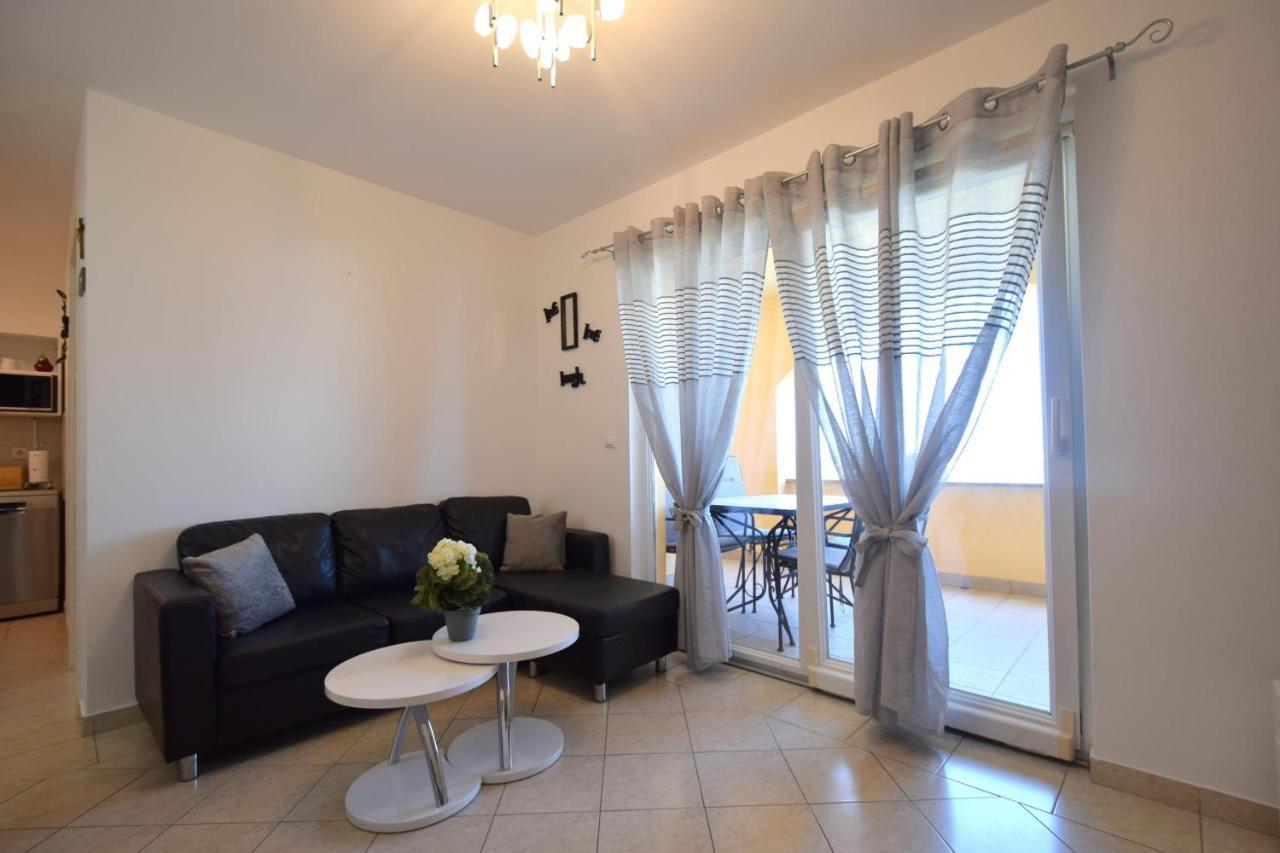 Apartment Lucy Malinska Extérieur photo