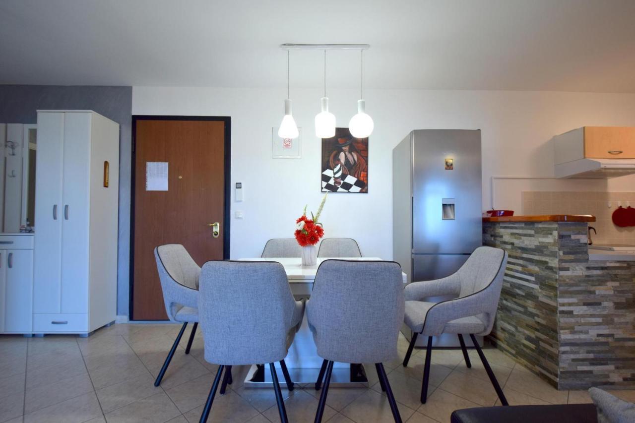 Apartment Lucy Malinska Extérieur photo